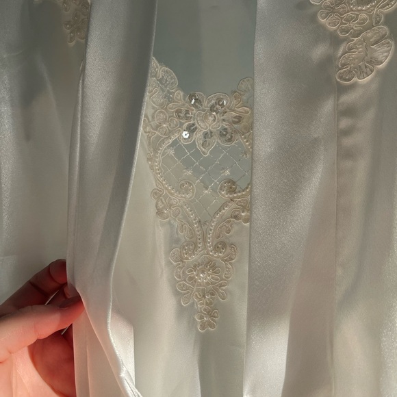 Dentelle Bridal Robe and Slip Set 💖 - Picture 4 of 14